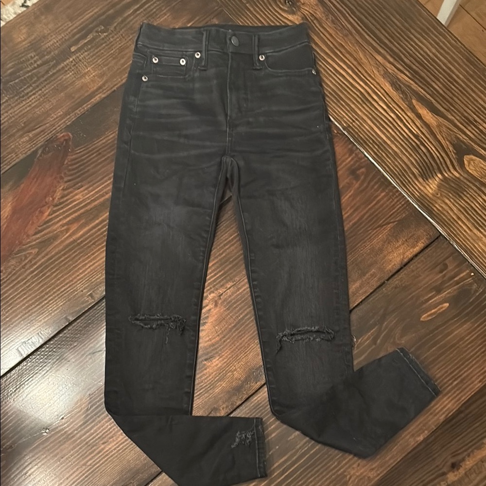 American Eagle “The Luxe Jean” Black Skinny Jeans with High-Waisted Fit